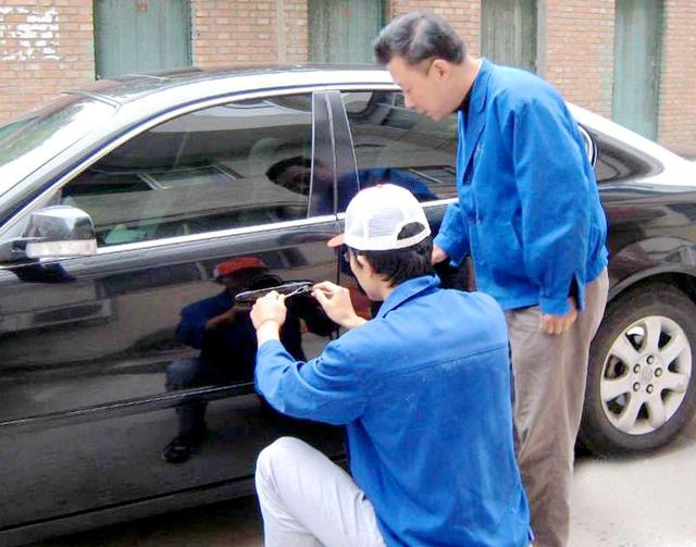 黑龙江汽车钥匙丢在车里面怎么办?